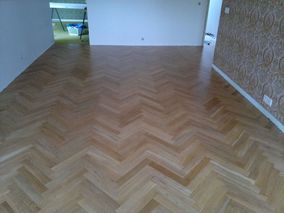 Uusi parkettilattia